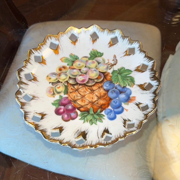 Vintage Artmark Fruit Collector's
Plate Gold Accents - Japan - Picture 2 of 3